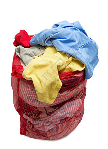 红色的衣服洗衣袋中杂乱的衣物背景