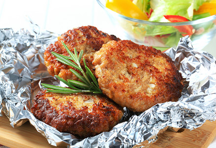 蔬菜煎饼豆类迷迭香小吃美味锡纸小菜油炸馅饼土豆食物高清图片