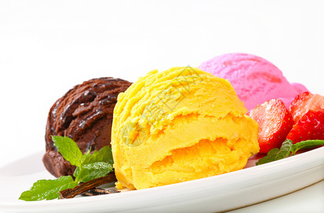 冰奶油甜甜点美食菠萝巧克力三重奏勺子果子甜点食物香草味道背景图片
