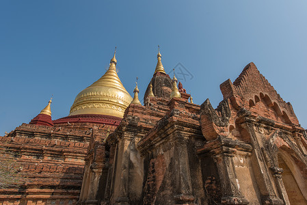 缅甸巴甘的宗教异教徒庙宇天空佛法石头历史性旅行蓝色文化背景图片