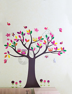 墙上装饰面板的碎片猫头鹰树干分支机构木头鸟类创造力蝴蝶儿童树叶花朵背景图片