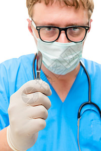 戴面罩的外科医生用手术刀垂直肖像手套高清图片素材
