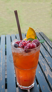 玻璃果杯饮料液体浆果柠檬热带覆盆子水果苏打薄荷食物背景图片