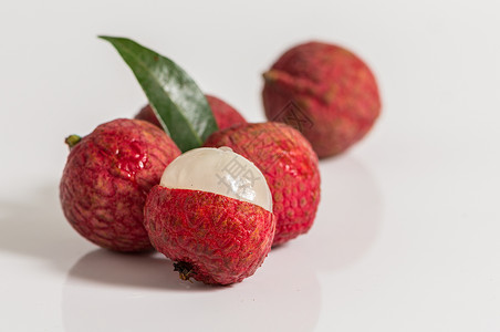 演播室的可爱甜美的拍摄红色树叶水果粉色荔枝白色团体食物热带背景图片