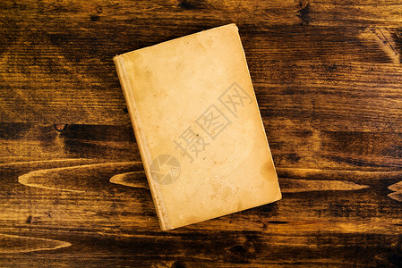 古老的旧书 生锈木制木制餐桌精装风化图书馆乡村小说盖子童话空白桌子教育背景图片