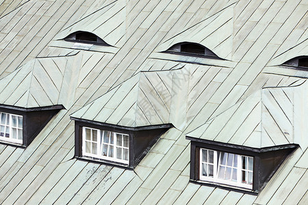 阁楼窗口 屋顶窗口房子倾斜窗户建筑水平鸟瞰图窗框建筑学绿色摄影背景图片