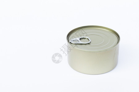 近端锡罐可以在白色背景上隔离山脊剪裁杂货店圆柱贮存营养产品包装金属储存背景