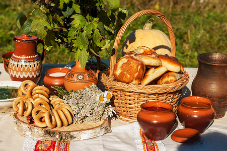 俄文配有食物的表格文化国家蔬菜盘子包子蜂蜜饼子厨房野餐黄瓜早餐高清图片素材