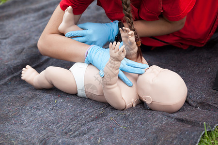 婴儿防护婴儿CPR模拟急救培训背景