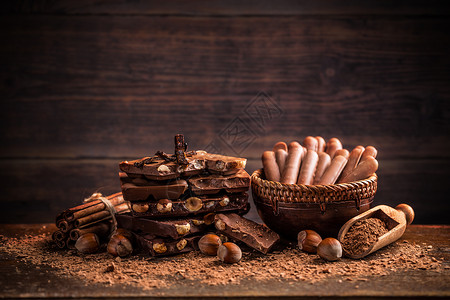 不同种类的巧克力食物糖果可可小吃肉桂甜点坚果牛奶静物棕色背景图片