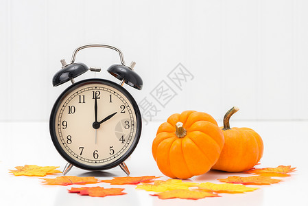 秋季主题时钟背景图片
