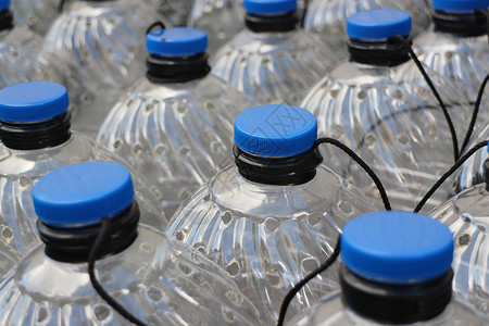 塑料瓶塑料瓶装蓝色团体背景图片