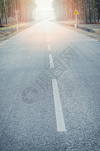 沥青路顶视图路线运输太阳街道运动蓝色草地沥青黄色乡村蓝色的高清图片素材