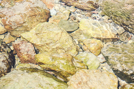 以河流和石头为背景自然几何屏幕水石植物河石效果甜点视频图像背景图片