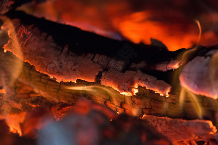 烧柴木头烹饪壁炉火焰噼啪煤炭余烬燃烧木炭背景图片
