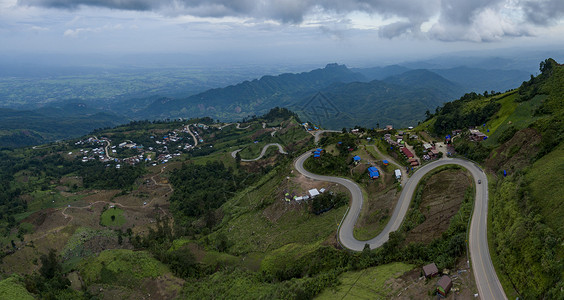 山地公路直航至塔伯克峰(Petchabun省)高清图片