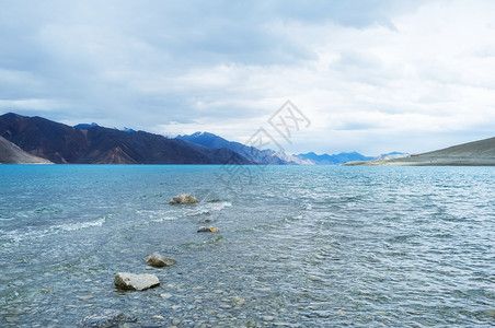 庞湖湖旅行石头目的地自然景观天空地区岩石高清图片