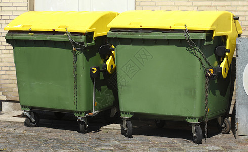 再循环回收垃圾箱黄色塑料垃圾桶背景图片
