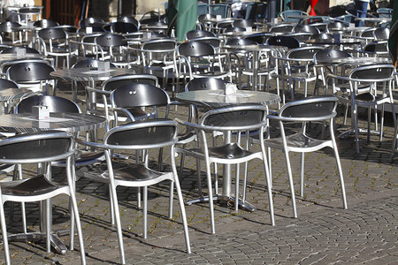 银金属桌椅外贸行业桌子餐厅椅子咖啡店排椅餐饮背景图片