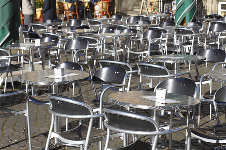 银金属桌椅排椅餐饮椅子餐厅桌子咖啡店外贸行业背景图片