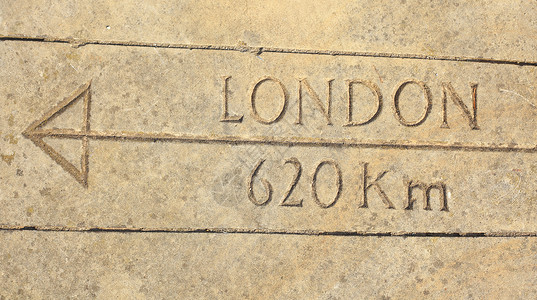 道路标识街道路标标记棕色石头背景图片