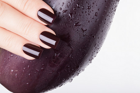 紫色指甲油广告美学创造力化妆品凝胶女孩指甲背景图片