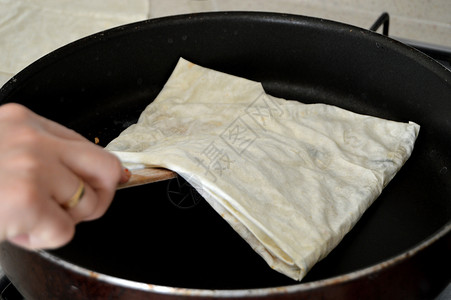 在家做糕点煎锅手工面团土豆背景图片