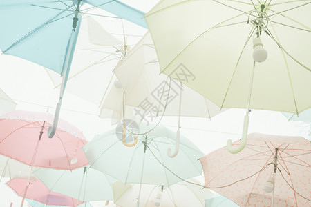 伞纹贴粉色彩虹天空阴影绿色蓝色天气红色艺术背景图片