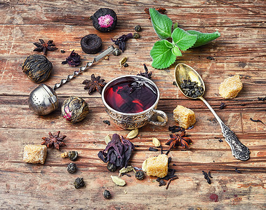 茶叶和成分杯子桌子草本植物绿色药品黑色植物玫瑰树叶食物背景图片