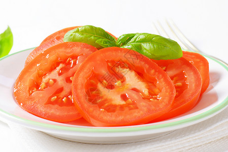 红番茄片食物红色盘子蔬菜横截面草本植物树叶背景图片