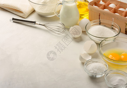 面粉桌面牛奶烹饪高清图片