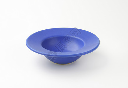 深蓝色板盘子陶器圆形蓝色餐具背景图片