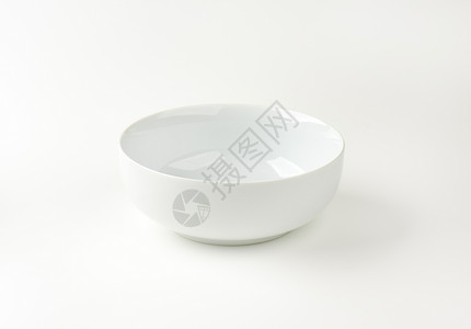 宽阔的白碗服务陶瓷饭碗汤碗圆形盘子陶器制品餐具背景图片