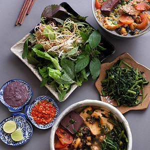 越南菜 小面包和罐头包旅行豆腐蔬菜盘子食物沙拉街道螃蟹包子背景背景图片