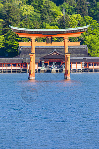 濑户内海Miyajima 日本广岛的海洋中 著名的大神道神道地标世界神社大鸟网关传统宗教历史历史性背景