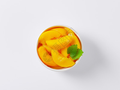 罐装桃子切片罐头高架水果食物背景图片
