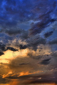 Shorny Sky(空中暴风雨)背景图片
