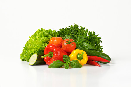 各种新鲜的蔬菜黄瓜辣椒食物胡椒背景图片