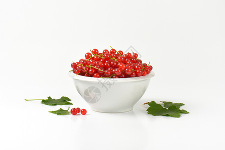 新鲜摘红花红色食物水果柳条篮子浆果背景图片