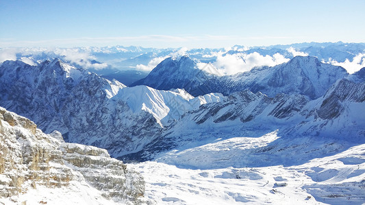 楚格峰场景山顶雪山白色山脉蓝色视图蓝天山景天雪背景图片