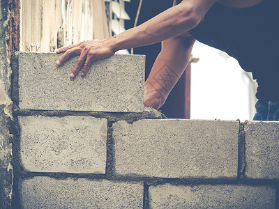 砖砖建工是建筑墙壁工匠石工工人工作石匠瓦工建筑学男人房子砖块背景图片