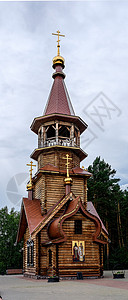 圣基里尔和梅特的美丽 木制基督教正教教堂高清图片