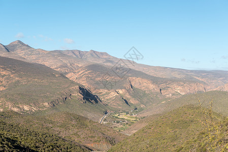 来一场约惠吧来在Huisrivier山口的农场中 从Matjiesvlei山口看到背景