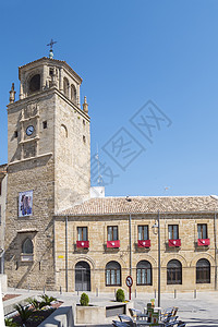 西班牙哈恩乌贝达安达卢西亚广场钟楼皇帝儿子城市措施市场玫瑰花结中心处女利基绘画背景图片