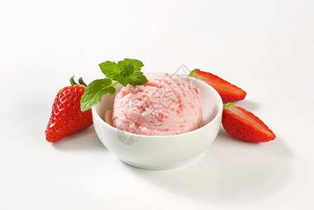 红豆草莓冰淇淋冰淇淋和草莓甜点食物味道水果粉色果子盘子冰冻酸奶背景