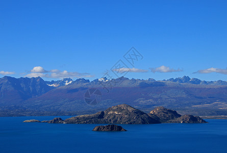 智利帕塔哥尼亚卡雷拉莱克将军石头爬坡岩石反射冒险旅游国家海岸旅行冰川背景图片