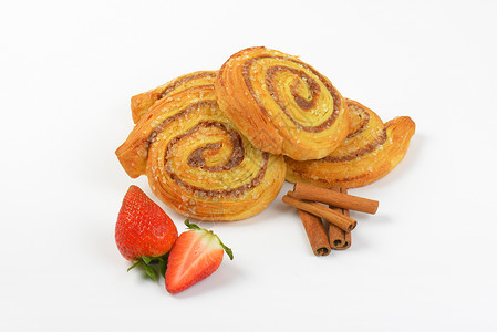 甜甜肉桂卷馒头糕点螺旋香料漩涡早餐蜗牛食物肉桂背景图片