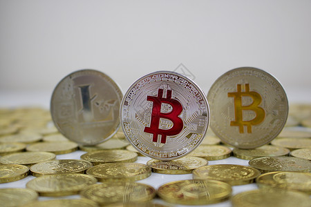 红比特币硬币有限公司交换货币数字红色虚拟现金黄色白银背景图片