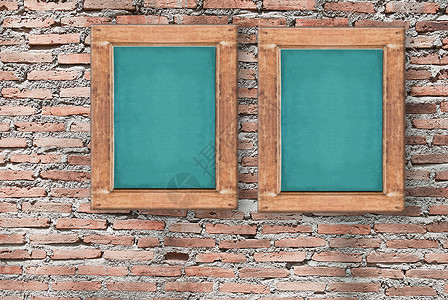 用于设计的砖墙纹理背景上的黑板图像木材记忆长方形材料框架图钉写作办公室备忘录空白背景图片