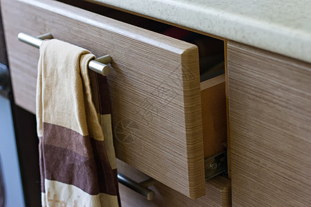 一个外拉式厨房箱i公寓家具行动陶瓷用具车厢架子丙烷盘子厨房家务高清图片素材